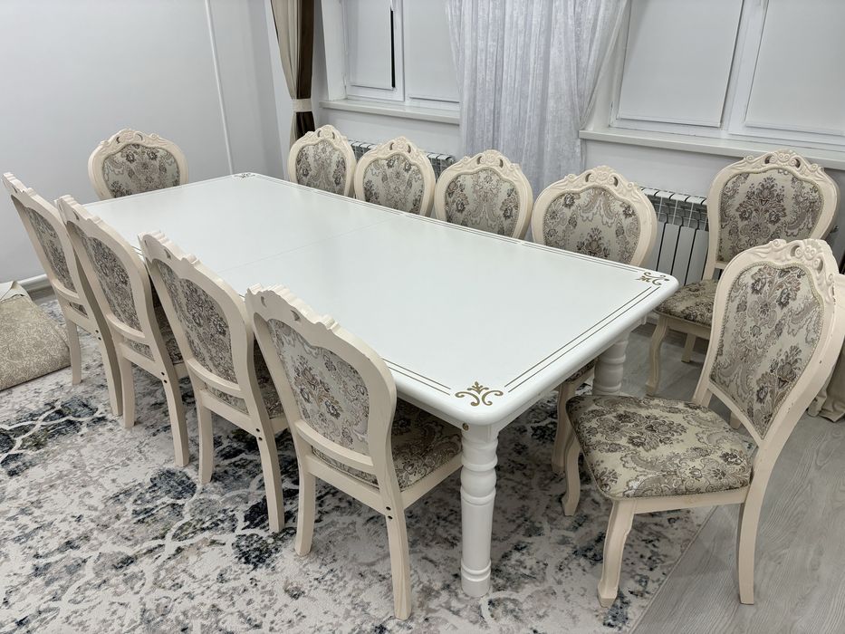 Гостинный стол и + 12 стулья