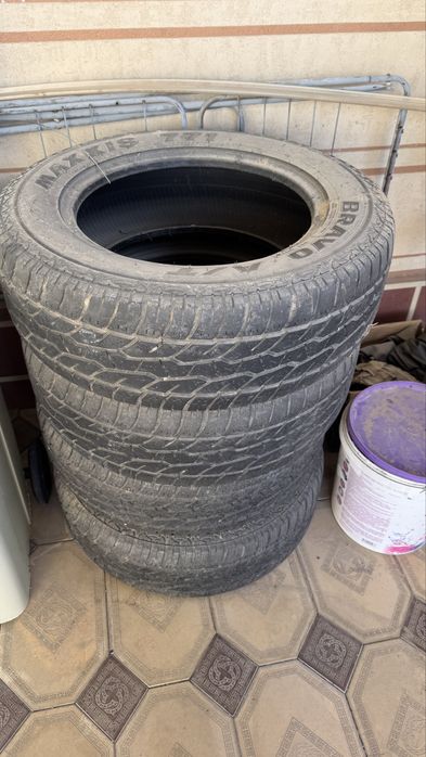 4 баллона летние 235/65R17.  104T состояние среднее без дефектов