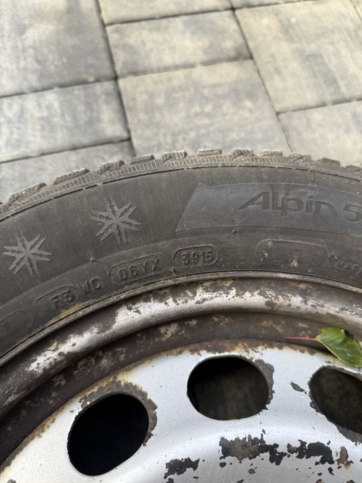 Set anvelope iarna 205/55/16 + jante tabla