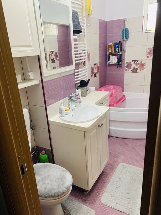 Vand apartament 3 camere