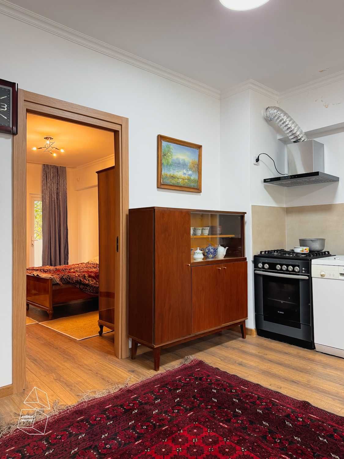 (Добрый) Алайский, 70 м², 3/3/9, Ретро квартира