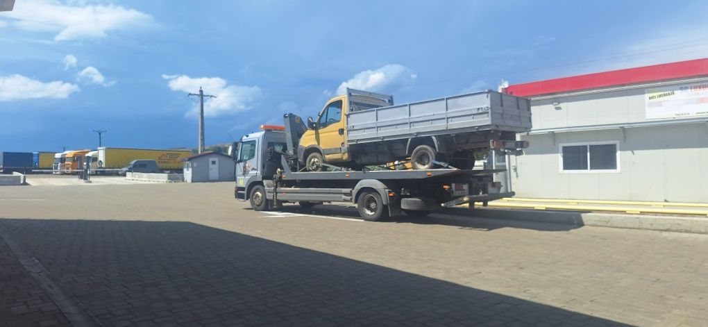 Tractari auto utilaje 12t cu macara