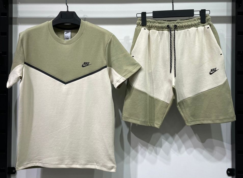 Vănd Nike tech .