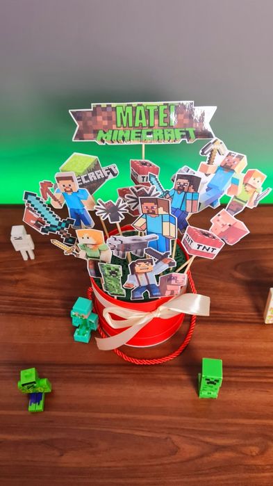 Toppere tort cu tema Minecraft