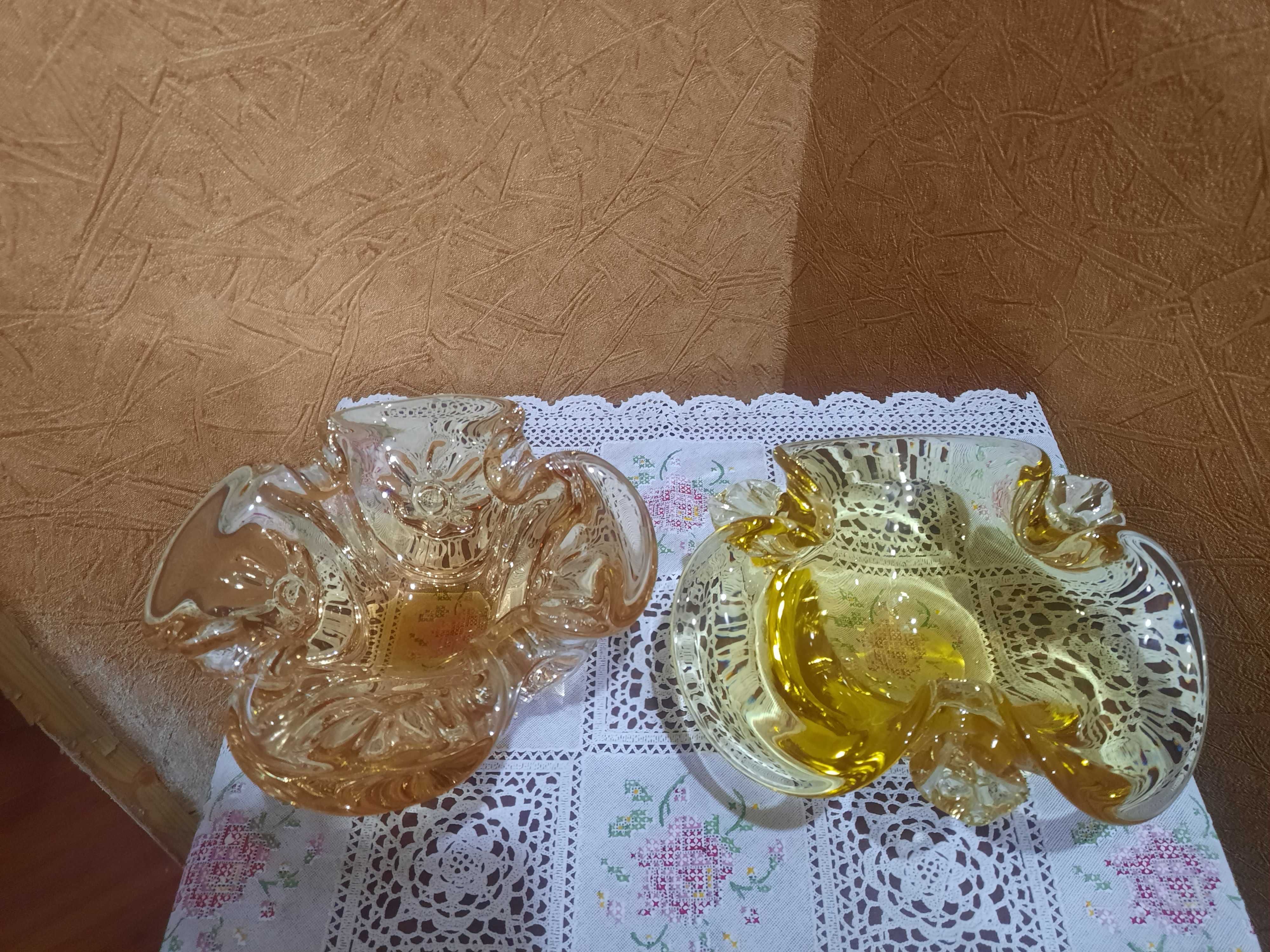 Красивые винтажные вазочки, гутное стекло, Чехословакия