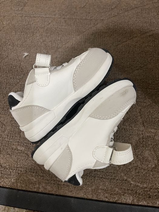 Детская кроссовка