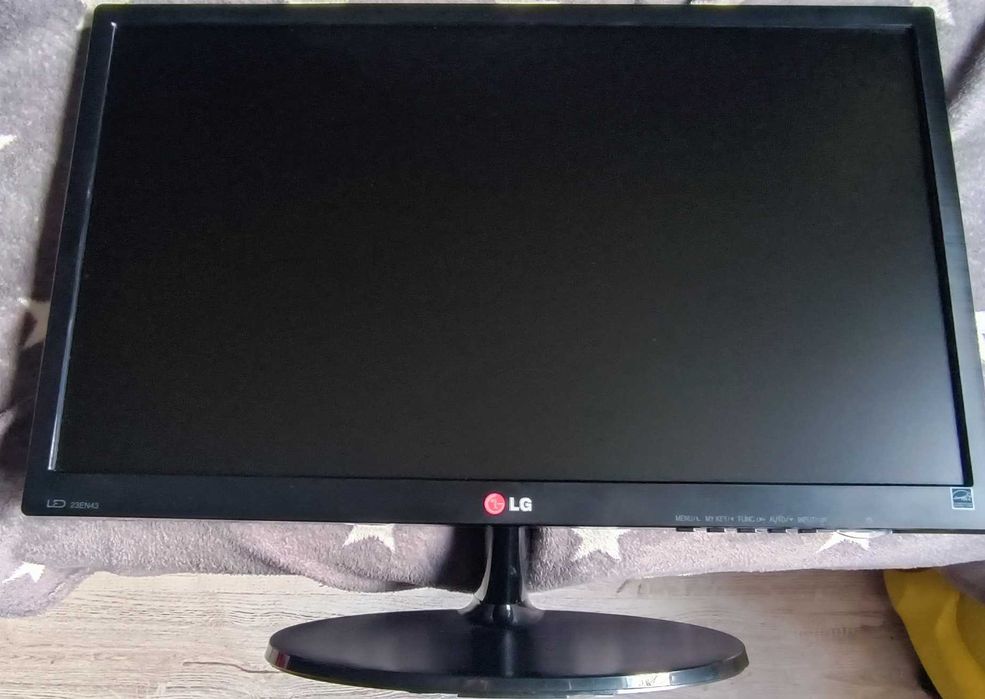 Componente calculator: MONITOARE / PLACI VIDEO / SDD-uri