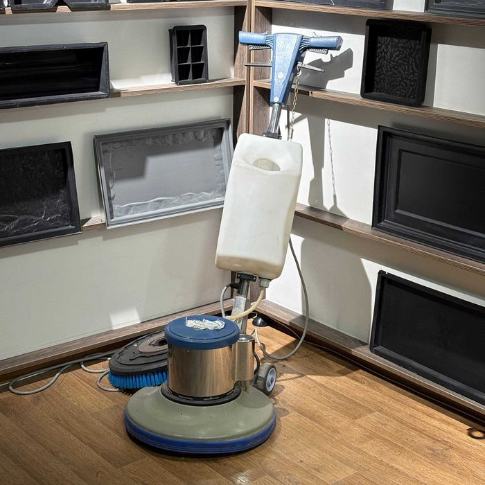 Однодисковая машина для чистки, полировки полов