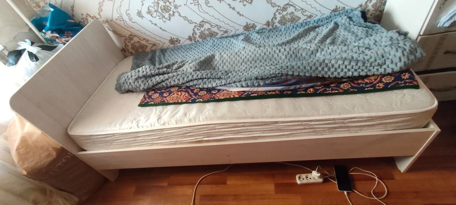 Продам кровать без матраса
