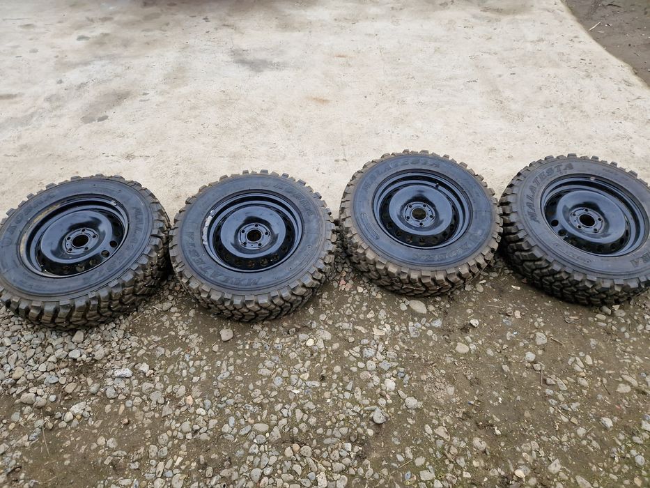 Vând cauciucuri offrod r16