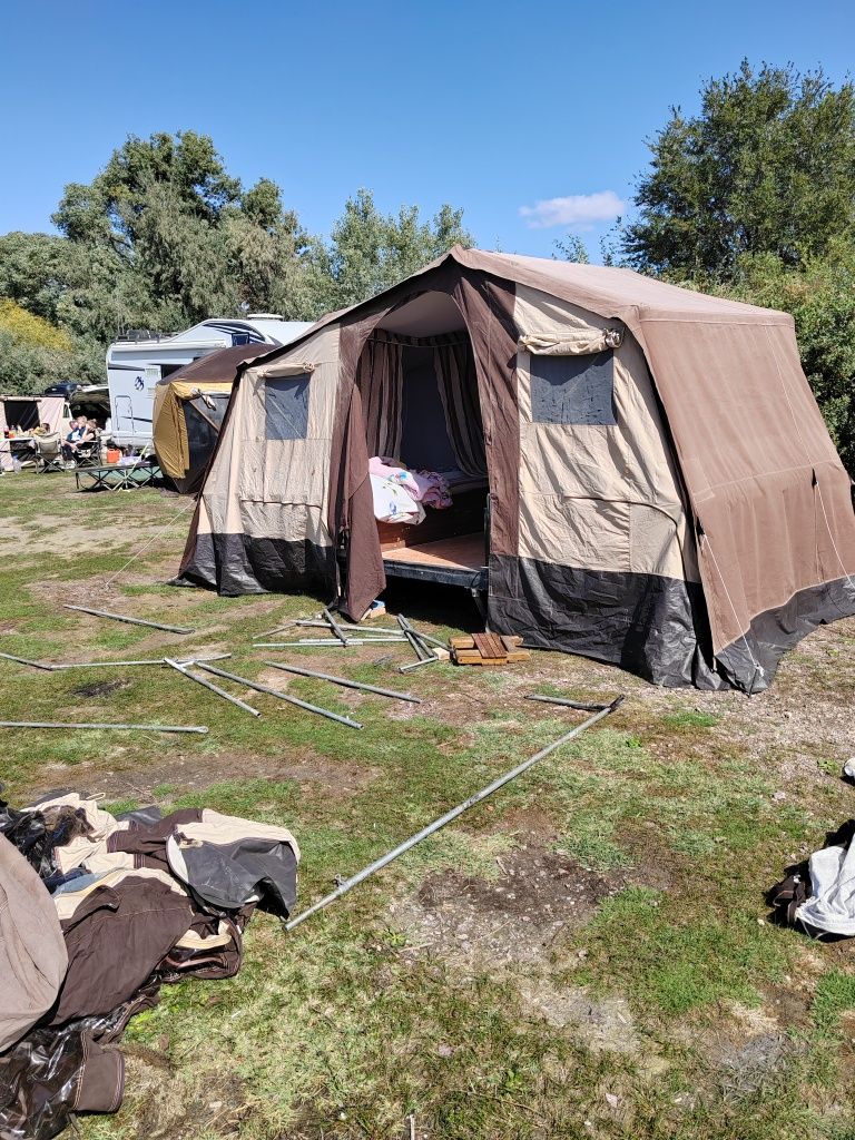 Прицеп для отдыха, палатка производитель Германии  очень удобный.