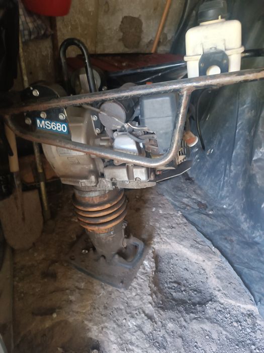 Vând Compactor Tremix MS680 2009 Euro 2.Motor Honda