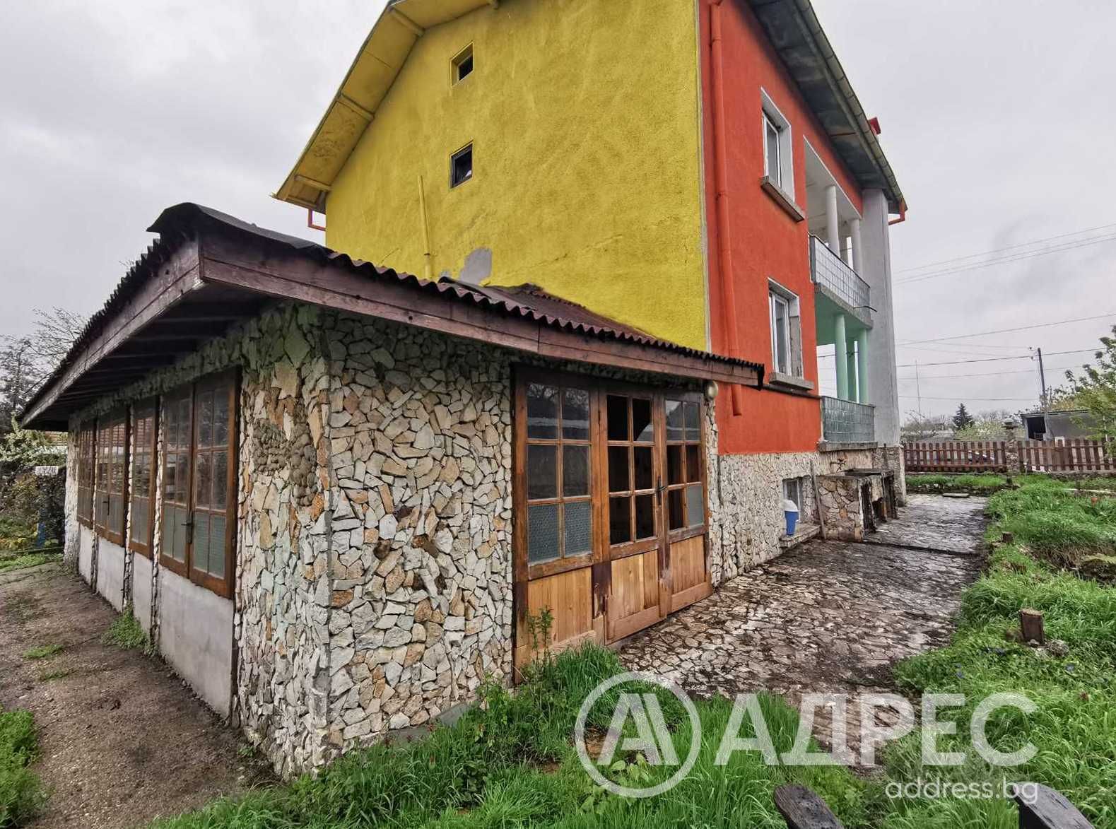 Къща, с. Ново село, РЗП 249 кв.м., двор - 846 кв.м.