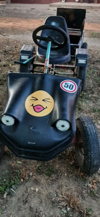 Kart cu două locuri și remorcută