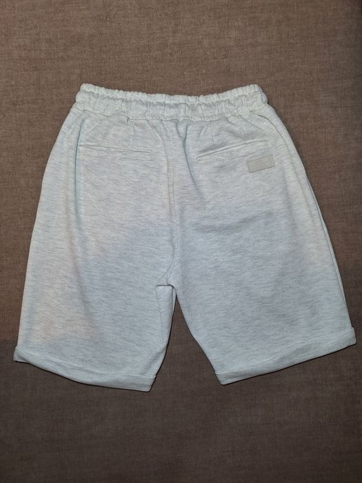 Pantaloni scurți mărimea L