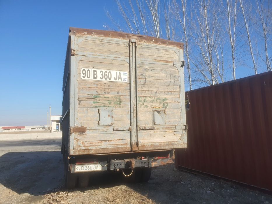 Kamaz yurip turgan mashina