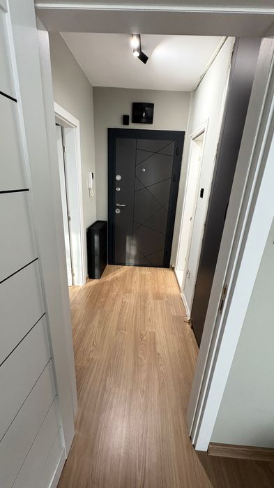 Дава се под наем Тристаен апартамент в Варна, Базар Левски - 100 кв.м за 1020 € - Снимка #12