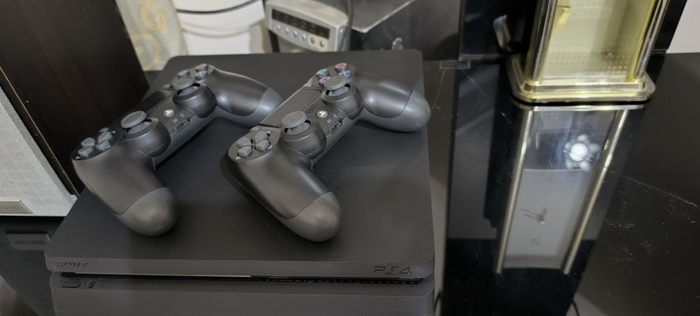 Срочно продаётся PlayStation 4 slim 500gb в отличном состоянии!