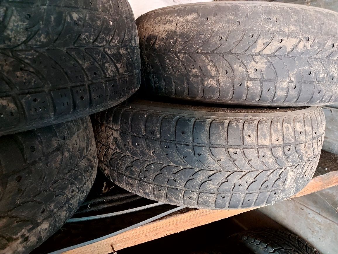 Продам летнюю резину 4 штуки б/у,размер 195/65 R15