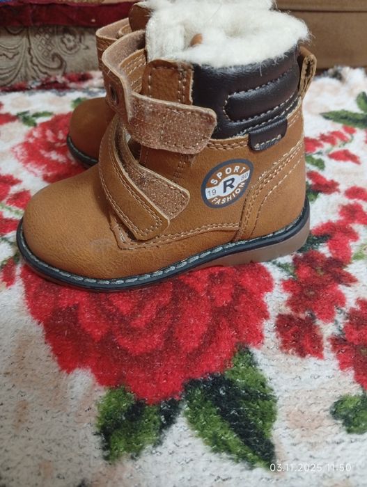 Продам детские ботиночки