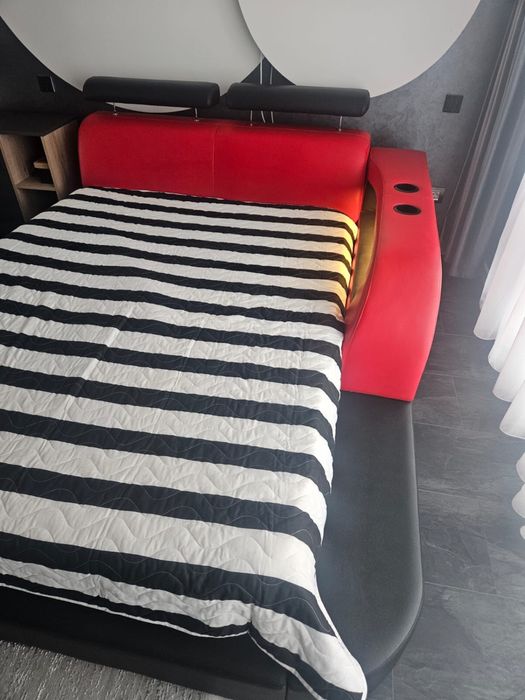 Pat impecabil divani sofa
