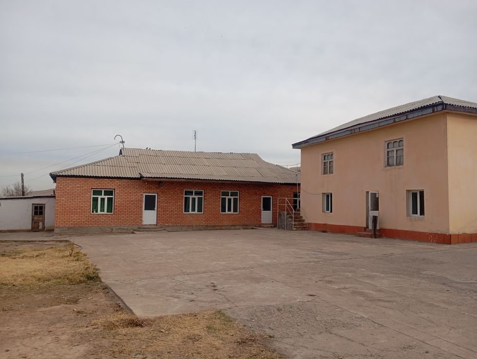 Xovli uy olmaliqda 9 xona A. Qodiriy mfy.(Qora qiya)da