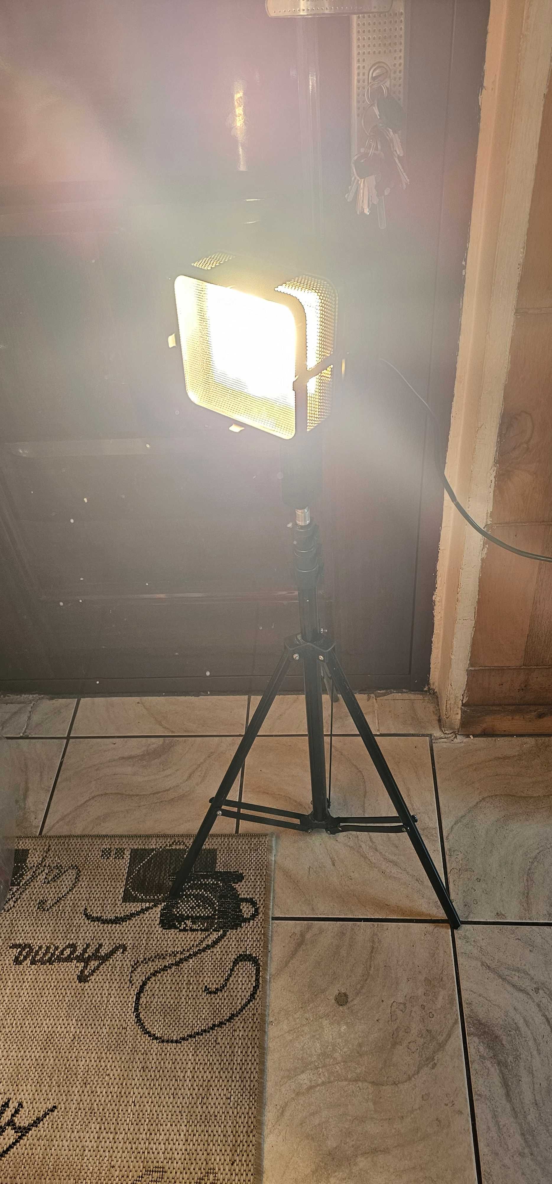 lampa foto cu trepied