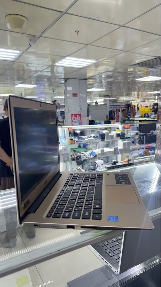 Рынок Артем продается ультрабук Acer в идеальном состоянии
