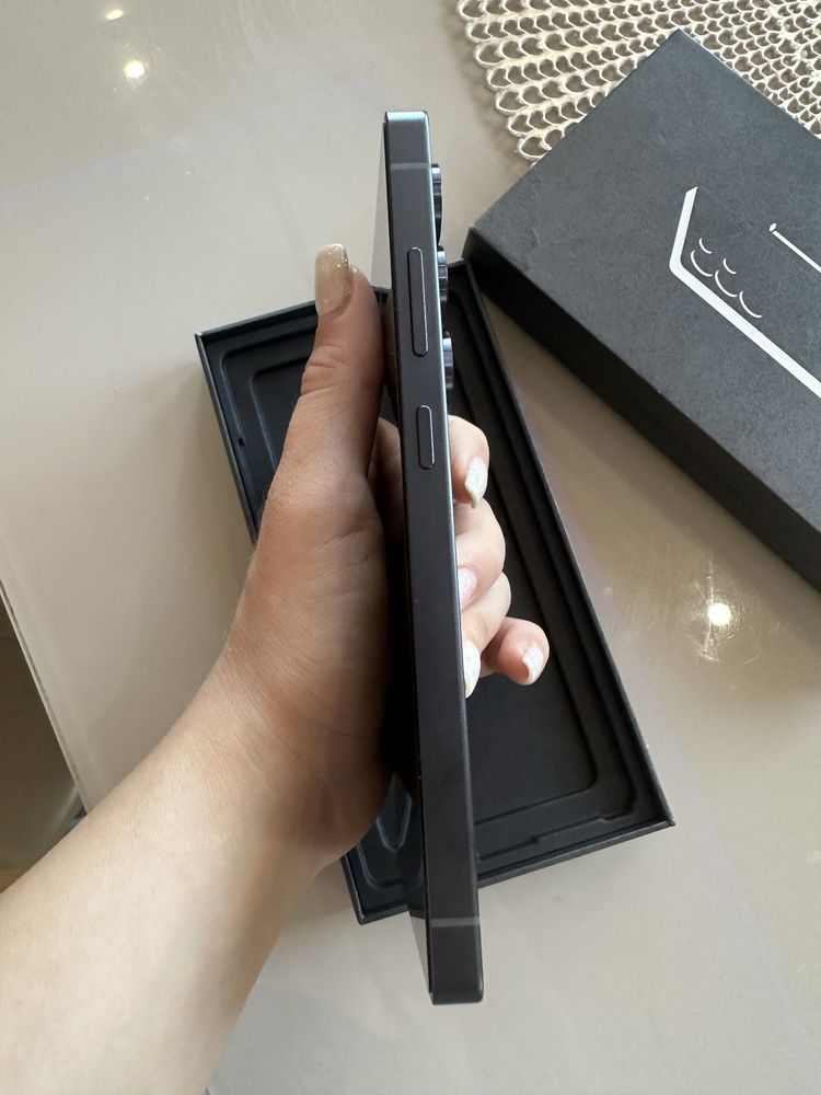 Samsung Galaxy S25 Ultra* заключен