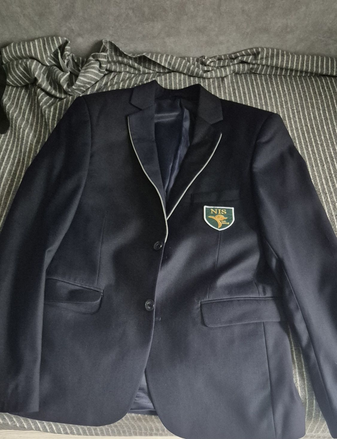 Продам школьную форму НИШ,  пиджак,  жакет, жилет, спортивную форму, г