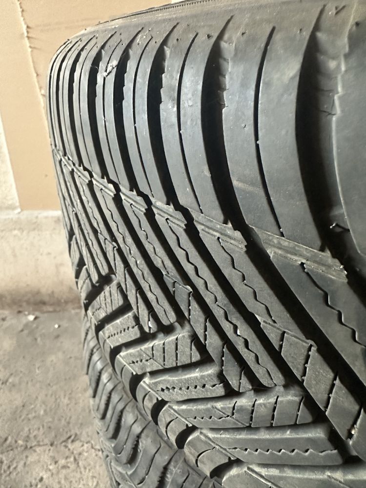 Всесезонни гуми 4 бр. 245/45/18