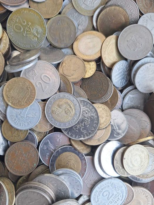 LOT 10 Kg monede straine diverse == peste 2000 bucati