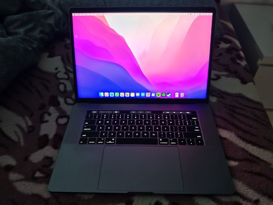 MacBook pro 2016 15" i7 16gb  512ssd