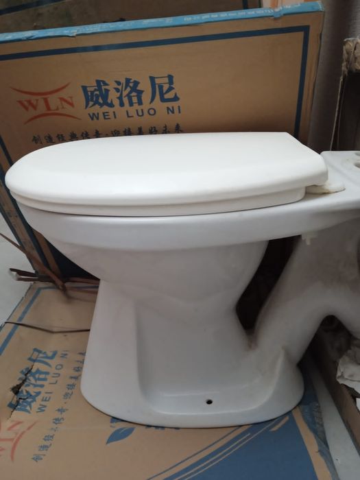 Унитаз б/у с крышкой