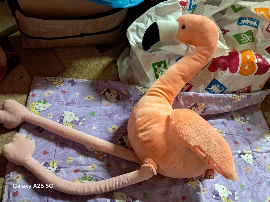 Vand plușuri frumoase