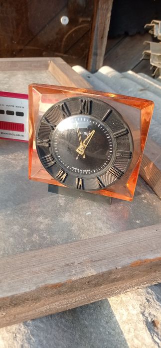 Часы СССР настольные,молния,весна ,савани, электроника,