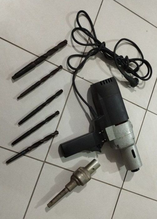 Дрел перфоратор.