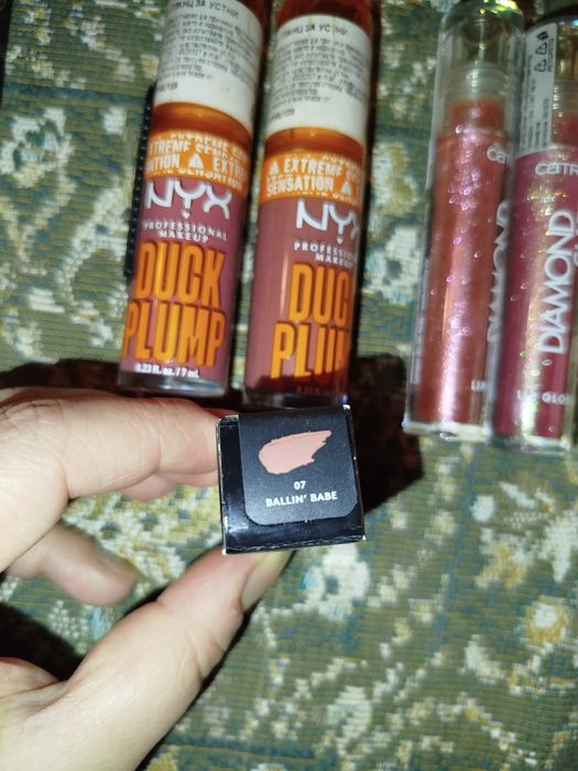 Козметика гланцове и червила