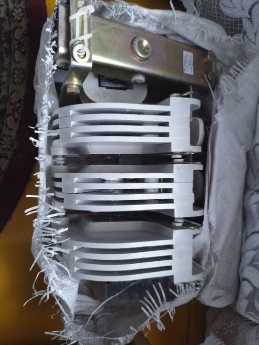 Контактор Тип ТК 6653 серии 630 ампер .380 вольт катушка новый. Могу