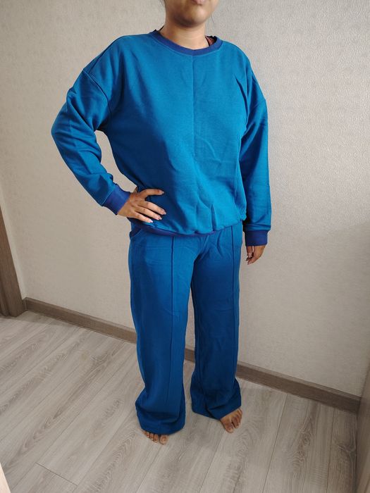 Срочно продам спортивные костюмы