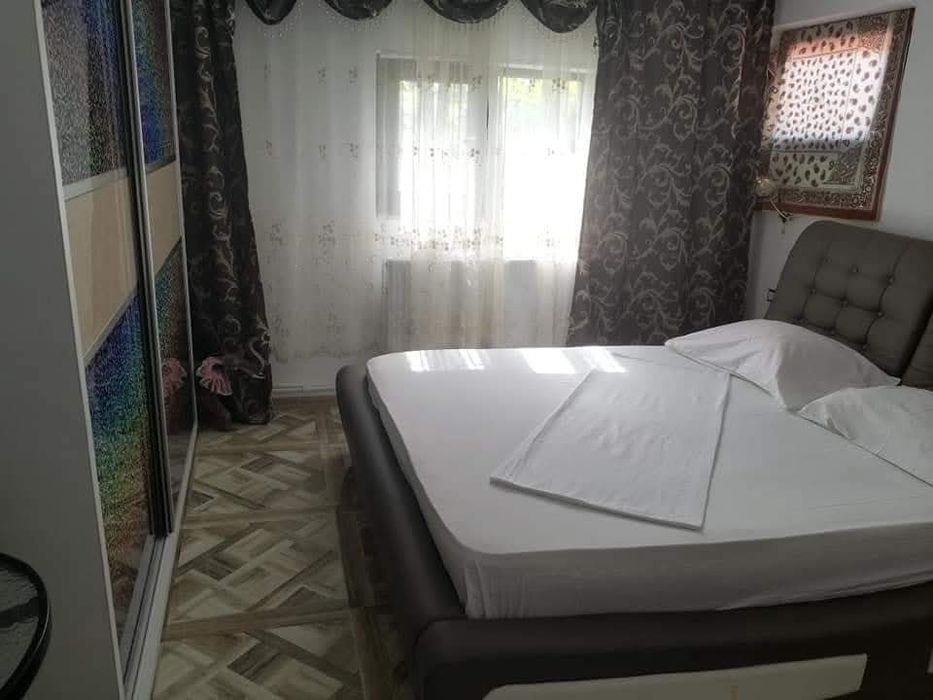 Închiriez camere