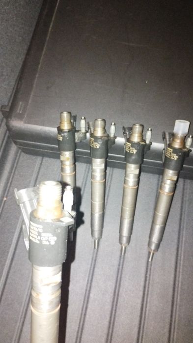 Vând set de 5 injectoare Volvo XC60