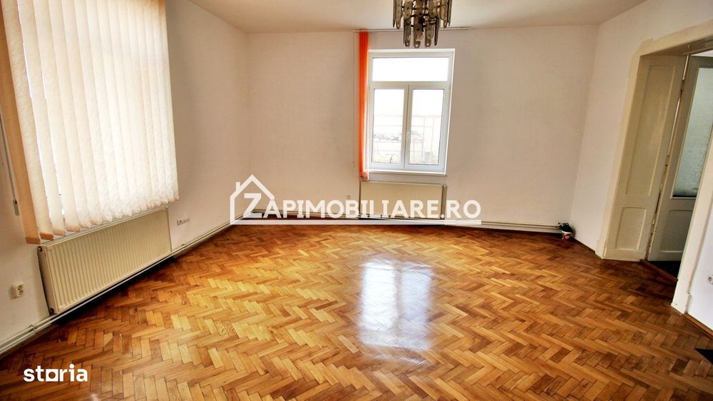 Casa 5 camere,3 băi,180 mp.teren 371 mp.Central