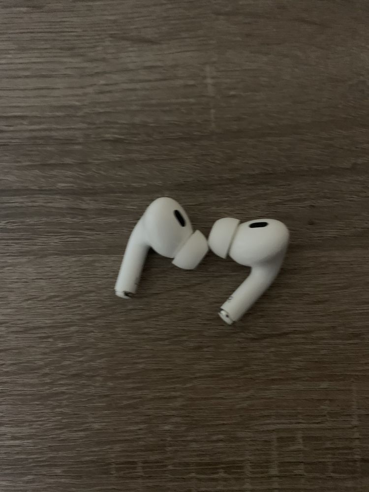 Airpods pro 2 cumparate cu 400 de lei si vandute cu 300