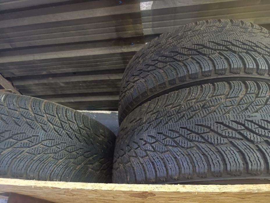 Продам шины Нокиан 285.60 R18 в отличном состоянии!