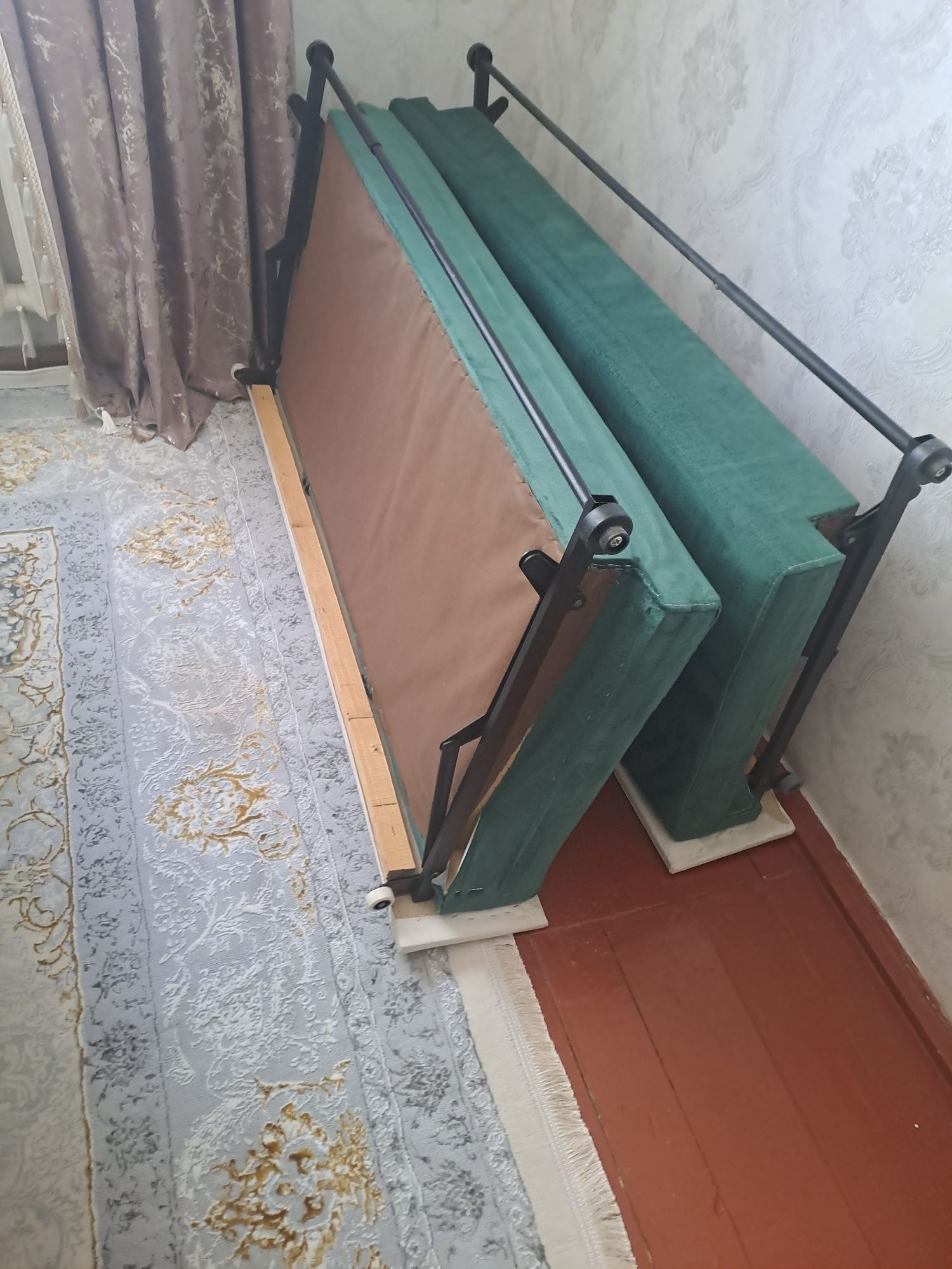 Продается раскладной диван СРОЧНО!!