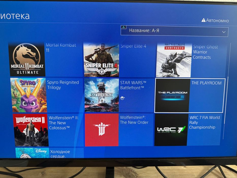 Продаю Playstation 4 с 2 джойстиками в идеалном состоянии с играми.