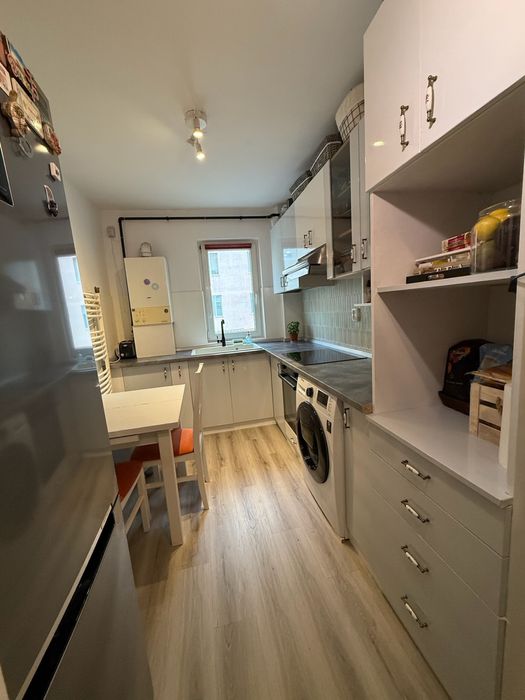 Apartament 2 camere etaj intermediar zona 9 Mai