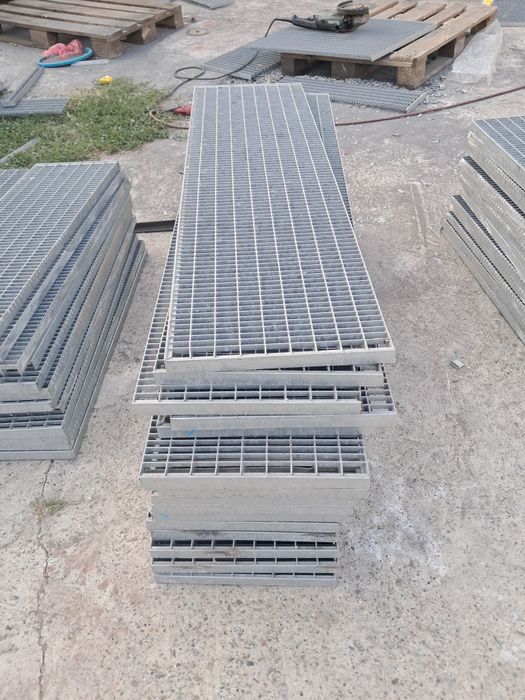 Trepte zincate pentru scari metalice zincate