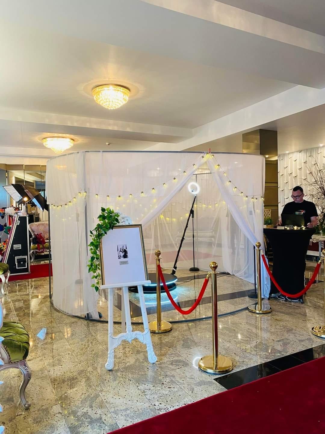 Photobooth, Oglinda Magica, Cabina telefonică,  360⁰ video booth, etc.